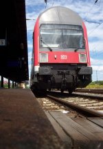 Doppelstocksteuerwagen steht am Bahnsteig in Altenburg Bereit als RB Pendel ALtenburg - Leipzig HBF 8/2008