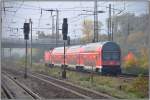 Rb16509 nach Saalfeld/Saale verlässt Naumburg/Saale mit einer 143er und einem Steuerwagen der Serie 1992 am Schluss.