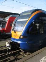 Die Cantus-Bahn 428-051 aus Gttingen kommend hat ihre Endstation in Kassel Hbf erreicht und wird nach einigen Minuten nach Gttingen zurck kehren.
Im Hintergrund steht der RE4107 nach Frankfurt bereit (18.03.2009).