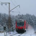 RB 31600 (Neustadt(Schwarzw)-Freib urg(Breisgau) Hbf) mit Schublok 146 112-8 bei Titisee 19.12.09