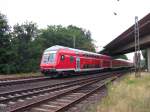 Eine Ausnahme im alltglichen Verkehr auf der KBS 380 Bremen-Hannover bildet ein Doppelstocksteuerwagen der Gattung 2 am 8.7.2006