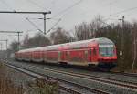 Nachschu auf einen von 111 158-4 gezogenen RE4 Zug nach Aachen, der hier gerade durch Korschenbroich fhrt.10.3.2013