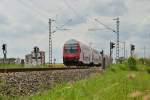 Steuerwagen voraus kommt dieser RE4 Zug nach Dortmund über den Bü Am Chur/in der Schley bei Wickrathhahn gen Wickrath gedonnert am 6.7.2014