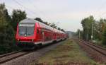Die 143 885-2 schiebt am 18.09.2014 den RE 4772 nach Hof Hbf, hier bei der Durchfahrt in Zwickau-Pölbitz.