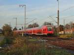 Steuerwagen voraus kommt ein RE4 Zug in Rheydt in Richtung Aachen Hbf gefahren.23.11.2014