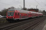 Am 23.12.2025 schob 145 047-7 ihre 4 Dostos als RE9 nach Bremerhaven-Lehe in Syke.