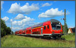 Anl�sslich des Sachsen-Anhalt-Tages wurden rund um Bernburg diverse Verst�rkerleistungen eingerichtet. Als RE37 Magdeburg - G�sten - Bernburg - K�then ist diese Doppelstockgarnitur der WFL, geschoben von 218 425-7 der DB Gebrauchtzug, bei Sch�nebeck-Bad Salzelmen am 05.06.2026 unterwegs. Beim Steuerwagen handelt es sich um den DABpbzfa 762.0 80-35384.