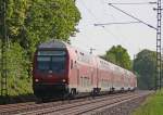 RE10431 mit Schublok 111 111 nach Dortmund am Km 26.0, 22.5.10