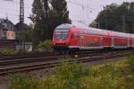 Steuerwagen voraus ist ein RE4 nach Düsseldorf unterwegs am Samstag den 10.10.2015.