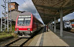 DABpbzfa <sup>762.0</sup> (50 80 80-35 372-7 D-DB) steht mit Schublok 143 168-3 im Startbahnhof Eilenburg auf Gleis 1. Daneben lugt noch 1442 115 (Bombardier Talent 2) als S4 hervor.

🧰 S-Bahn Mitteldeutschland (DB Regio Südost)
🚝 S 37922 (S9) Eilenburg–Halle(Saale)Hbf
🕓 28.8.2021 | 17:36 Uhr