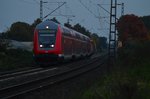 Am 25.10.2015 konnte ich dieses Abendbild einer nach Krefeld fahrenden RE7 machen,  Steuerwagen voraus ist der Zug hier bei Broicherseite vor mein Objektiv geraten.