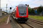 Nachschuss auf DABpbzfa mit Zuglok 146 023 der Elbe-Saale-Bahn (DB Regio Südost) als RE 16316 (RE30) von Naumburg(Saale)Hbf nach Magdeburg Hbf, der soeben den Bahnhof Merseburg auf Gleis 1 verlässt. [9.9.2017 | 11:03 Uhr]