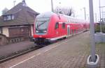 Ein 763.6 Steuerwagen mit dem RE 4  Wupper-express  in Neuss Richtung Dortmund am 30.02.2005