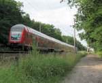 Der RE 2 von Rathenow nach Cottbus, in letzter Zeit sehr Ersatz geschwcht fhrt nun wieder im planmigen Verkehr und legt sich hier bei Bestensee in die Kurve.