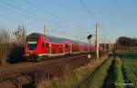 RE 21475 Lbeck Hbf - Hamburg Hbf rollt im schnen Abendlicht des 21.11.13 durch die erleuchtete Herbstlandschaft bei Reinfeld (Holst).