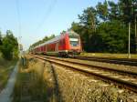 Ein RegionalExpress der RE1, passiert auf dem Weg von Frankfurt(Oder) nach Brandenburg Hbf, den idyllisch gelegenen Bahnhof Fangschleuse.