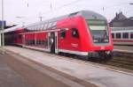 Ein 766.0 Steuerwagen an der Spitze des RE70 nach Bielefeld Hbf am 13.04.2007 in Herford.