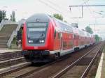 RE2 (RE 38142) von Cottbus nach Rathenow durchf�hrt am 13.09.2008 den Bahnhof von Berlin Karlshorst.