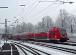 RE 4708 Konstanz - Karlsruhe Hbf bei der Einfahrt in Radolfzell am Bodensee.