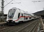 INTERCITY SIEGEN-FRANKFURT/DOPPELSTOCKWAGEN IN DILLENBURG  Am 18.12.21 auf der Dillstrecke im Bahnhof DILLENBURG/Fahrtrichtung Frankfurt---