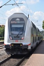 BAD ZWISCHENAHN (Landkreis Ammerland), 18.08.2016, IC 2430 mit Doppelstock-Steuerwagen am Zugende nach Emden Hbf im Bahnhof Bad Zwischenahn