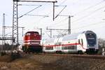 V 100.04 und rechts IC2 Doppelstock Steuerwagen in Dedensen G�mmer, Februar 2017.