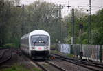 Der IC 2223 aus Berlin nach Aachen-Hbf und kommt aus Richtung Krefeld-Hbf und fährt in Viersen ein und hält in Viersen und fährt dann weiter in