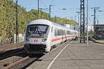 Durchfahrt vom IC-Steuerwagen D-DB 73 80 80-91 138-0 (Bauart: Bpmmbdzf 286.1), als dieser am Nachmittag des 27.09.2018 an der Zugspitze eines InterCitys von der schiebenden 101 099-0 war, durch den