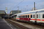 Am 18.1 hatte ich das Glück den 50Jahre Intercity Steuerwagen in Duisburg zu fotografieren. Hier als Nachschuss mit der Bahnhofshalle und den Fernmeldeturm in Duisburg.

Duisburg 18.01.2022