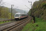 Am Morgen des 01.05.2022 schiebt 101 114-7 den EC217 von Saarbrücken nach Graz die Geislinger Steige hinauf und erreicht gerade Amstetten.