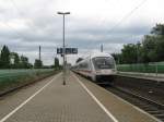 Ein IC2371 von Hamburg-Altona nach Konstanz.Am 28.06.08 bei der durchfahrt in Ladenburg.