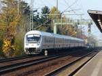 Am 14.11.2014 schiebt 101 087 einen IC durch Dresden-Strehlen.