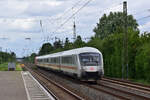 Steuerwagen vorraus rauscht IC2156 Gera - Köln durch Angermund in Richtung Düsseldorf.

Angermund 07.07.2024