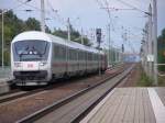 Bpmbdzf Steuerwagen des IC 2454  Pommersche Bucht  durchfhrt am 30.09.2007 den Bahnhof Burgkemnitz kurz vor ihrer Station Bitterfeld.