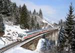 Der EC 114 am 23.02.2013 am Hundsdorfer-Viadukt zwischen Bad Hofgastein und Angertal.