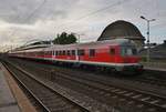 RE8 (RE10839)  Rhein-Erft-Express  von Kaldenkirchen hat am Morgen des 4.7.2017 den Bahnhof Köln Messe/Deutz erreicht.