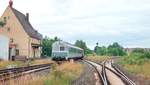 „Steuerwagen voraus“ erreichte am 19.6.01 eine RB aus Bad Kissingen den Abzweigbahnhof Ebenhausen.