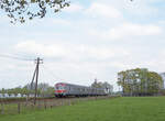 Zug 8715 von Bocholt nach Duisburg Hbf, nördlich vom Bahnhof Dingden unterwegs am 12.05.1984. Der BDnf735 führt und DB 216 034-9 schiebt. Scanbild 4475, Kodak Vericolor160.