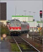 Der Eifel-Mosel-Express kommt am 11.10.08 aus Kln und fhrt in den Bahnhof von Euskirchen ein, um nach kurzem Halt seine Reise nach Trier fortzusetzen.