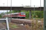 Einer der letzten seines Standes! Ein Karlsruher Steuerwagen mit Faltenbalg fhrt am 29.4.2009 als RB nach Wendlingen aus dem Bahnhof von Kirchheim/Teck aus.