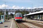  Auf Gleis 5 wird bereitgestellt IRE 4210 nach Ulm Hbf, bitte vorsicht! , hie es am 12.8.2009 in Lindau, als die n-Wagen-Garnitur an den Bahnsteig gedrckt wurde.
