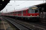 Steuerwagen vorraus hat der RE13  Maas-Wupper-Express  den Bahnhof Schwerte(Ruhr) erreicht. (12.12.2009)