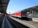 5.6.2010 16:29 Karlsruher Steuerwagen am RE 16 aus Hof (Saale) nach Reichenbach (Vogtland) wird von Baureihe 218 333-3 in Plauen (Vogtland) Oberer Bahnhof auf Gleis 3 eingefahren.