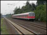 Ein Karlsruher mit 111 147 bei der Durchfahrt durch Dsseldorf Angermund, 22.07.2010