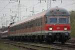 Ein Karlsruher Steuerwagen zieht einen umgeleiteten RB 35 Verstrker,geschoben von 111 152,zur Bereitstellung nach Dsseldorf Hbf durch Ratingen-Lintorf.