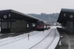 Am 13.02.13 steht eine Wendezuggarnitur
mit Karlsruher Steuerwagen als RB nach 
Buchloe in Kempten(Allgu)Hbf und wartet
auf die Abfahrt.