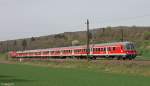 Und noch ein Karlsruher, dieses Mal allerdings mit einem etwas lngerem Anhang. Aufgenommen ebenfalls kurz vor Ebersbach auf der Filsbahn. Wer genau hinschaut, entdeckt im Himmel ein Flugzeug im Landeanflug auf den Stuttgarter Flughafen.