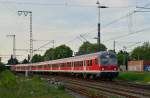 RE4 Verstärkerzug fährt steuerwagenvoraus aus dem Rheydter Hbf gen Aachen aus.
Geschoben von der 111 155. 22.4.2014