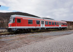 Seitenansicht eines Bnrdfz-Steuerwagens (50 80 82-34 140-7), am 23.3.2016 in Amorbach.
Heute befindet er sich nicht mehr im Einsatz und steht auf einem, nicht ans Netz angeschlossenen Gleis.