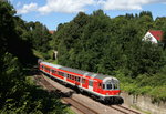 RE 22304 (Neustadt(Schwarzw)-Rottweil) mit Schublok 218 435-6 in Döggingen 14.8.16